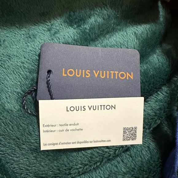 Louis Vuitton Black and Gold Monogram Belt
LV Initiales 30mm Reversible Belt - Picture 9 of 12